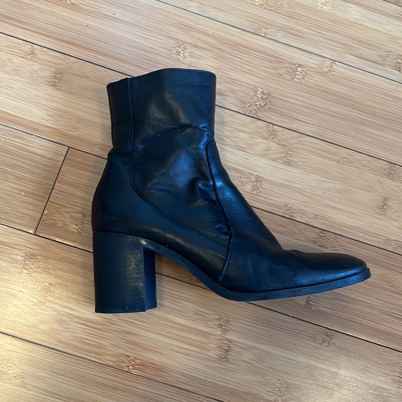 Zara Shoes - Black heeled booties